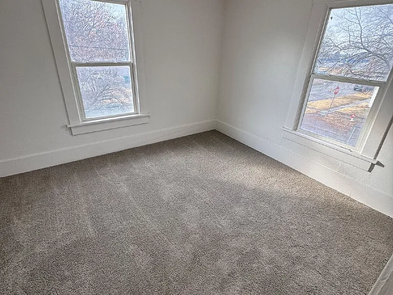 258 S Poplar St — Photo 13