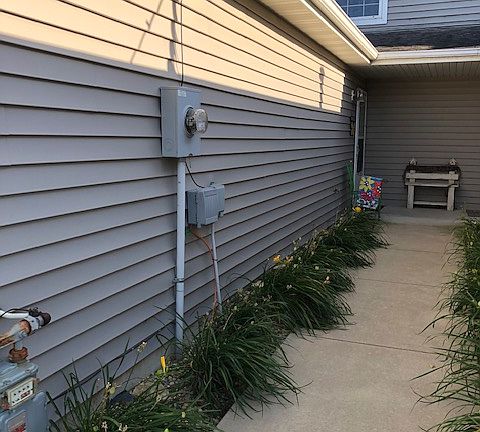 Sidewalk to front door 