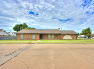 716 Lonnie Ln, Moore, OK 73170
