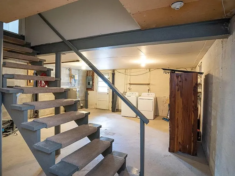 570 Galen Dr — Photo 32
