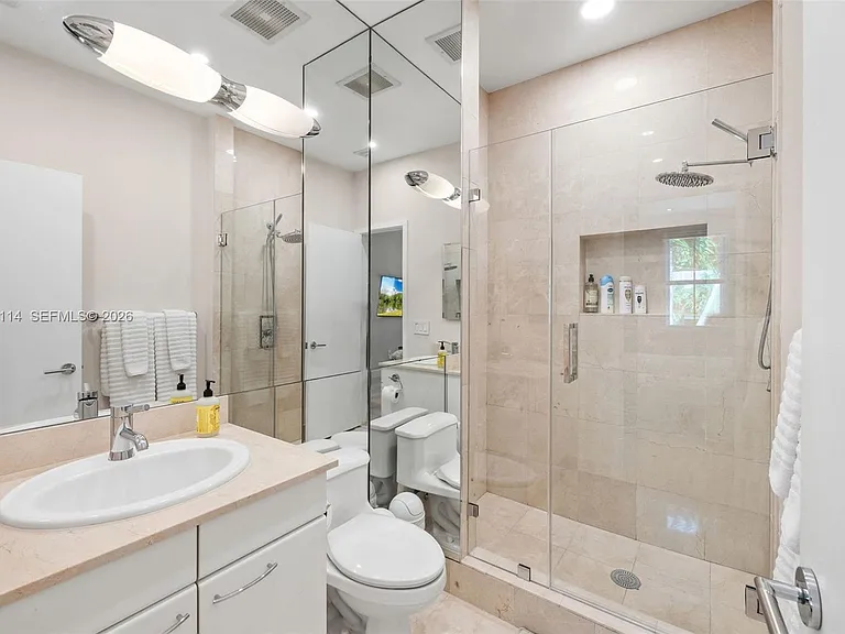 21103 NE 38th Ave — Photo 43