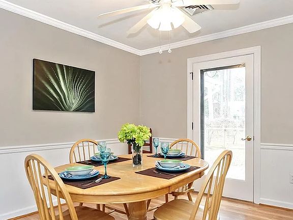 5th image of 205 Woodford Dr
