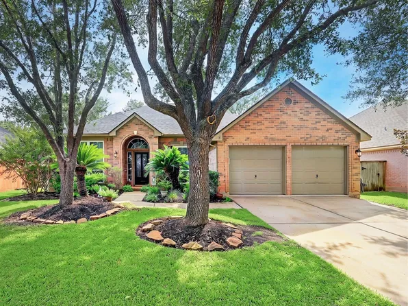 1823 River Trl, Sugar Land, TX 77479