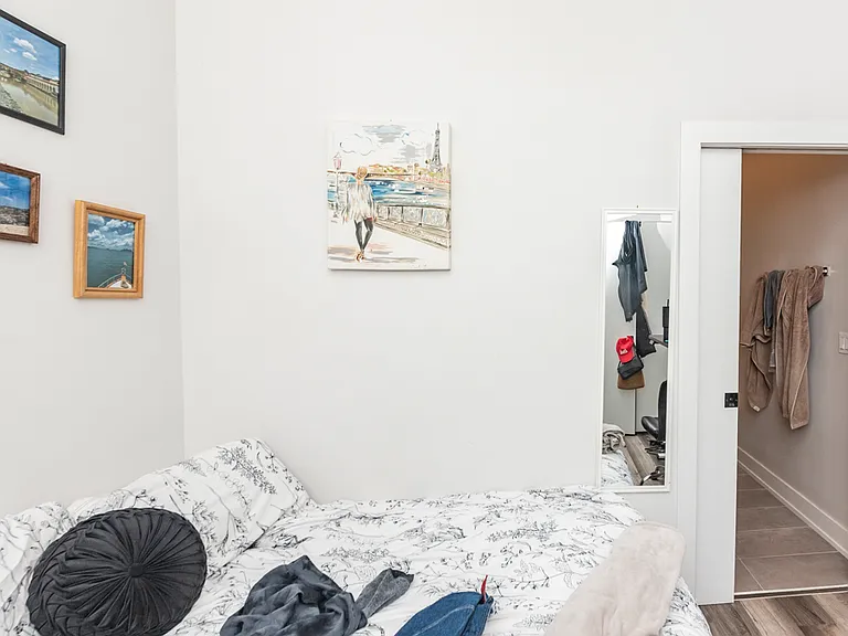 2317 N Clark — Photo 32
