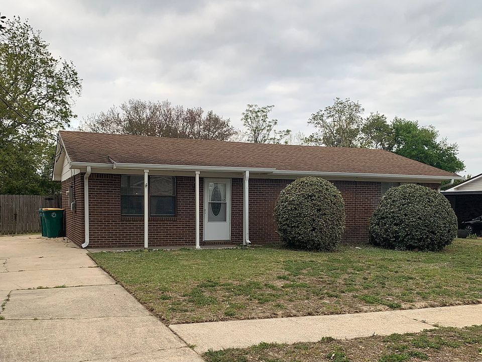Front View - 3 Bedroom, 2 Bath, inside laundry, newly renovated