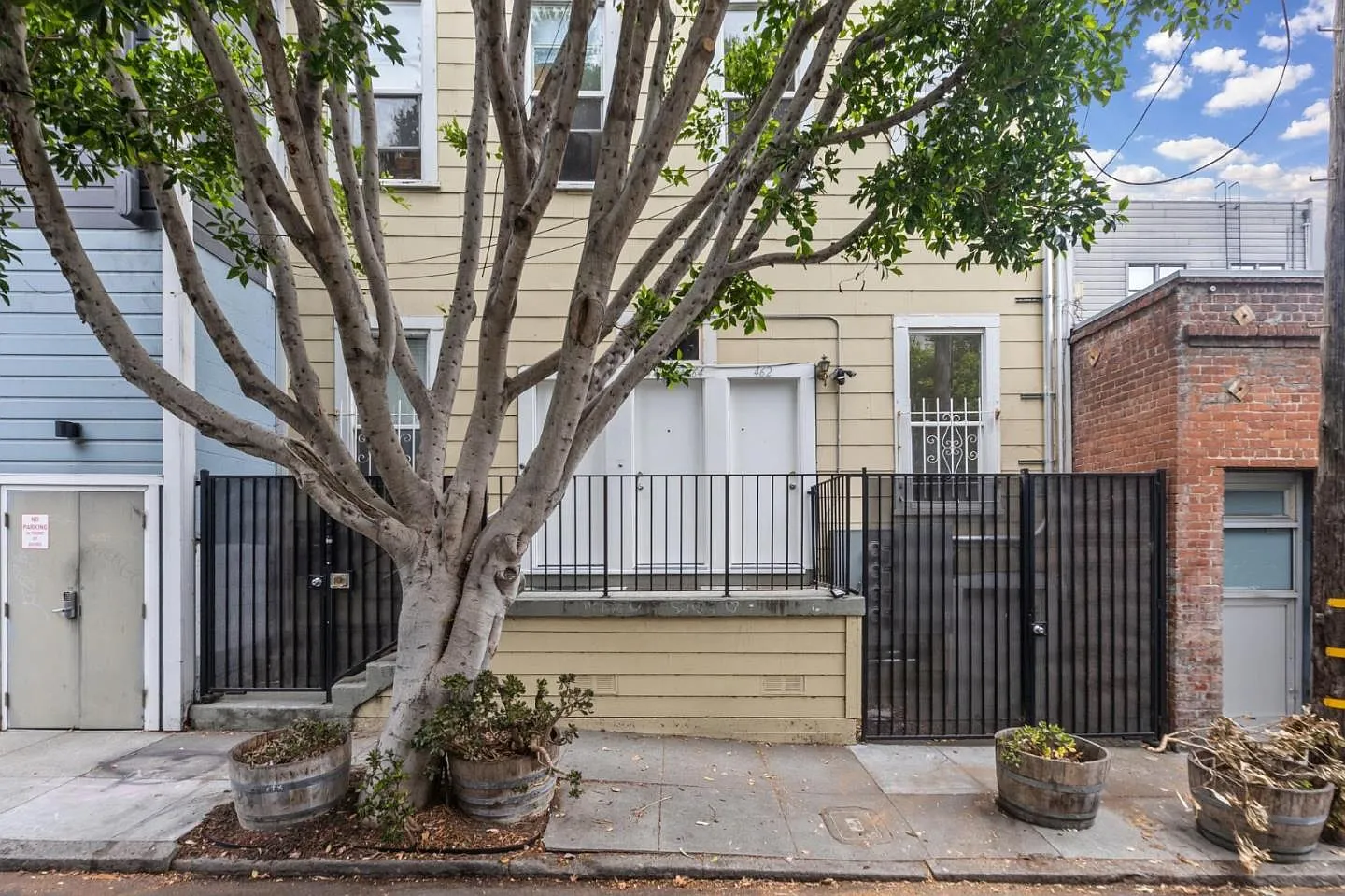 464 Linden St - Photo 3