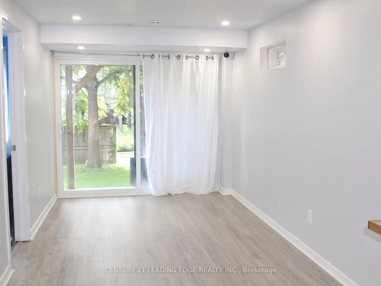 3 bed, $2,000 — Photo 4