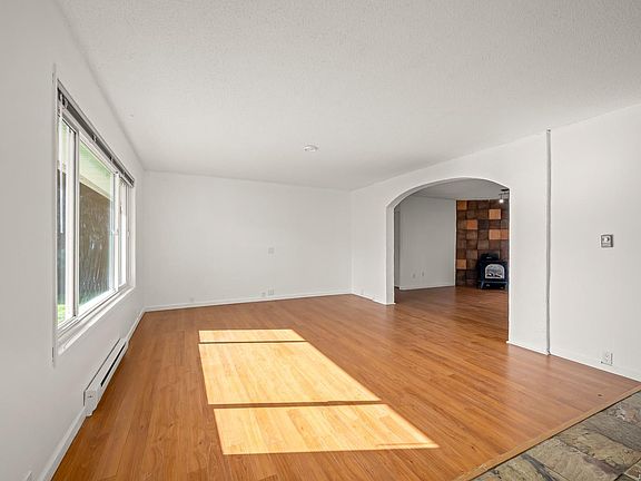 5th image of 8987 McLarey Ave