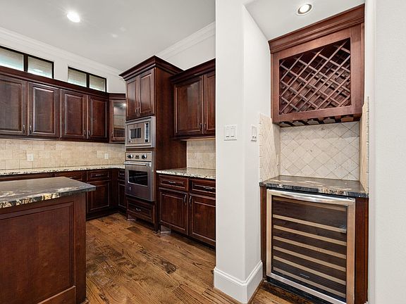 3rd image of 2409 Commonwealth St