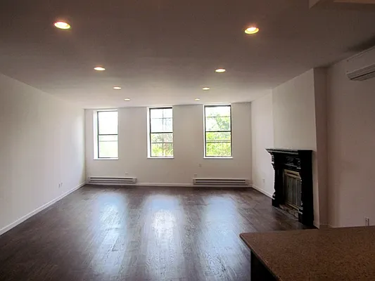 Rented by Mark David | media 25