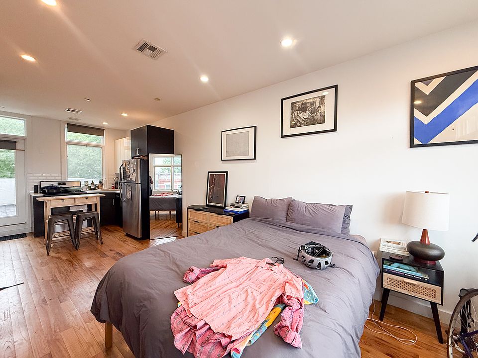 1st image of 596 Quincy St APT 4
