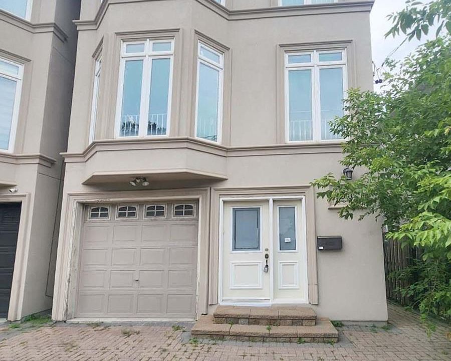 1st image of 150B Finch Ave E