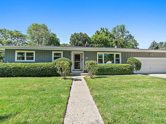 2nd image of 643 E Macarthur Dr