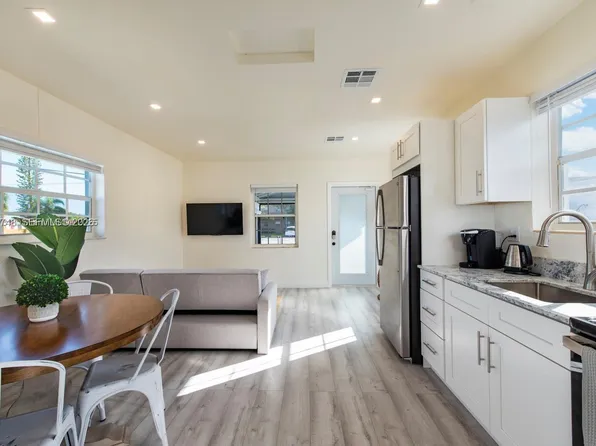 115 SE 2nd St, Hallandale Beach, FL 33009