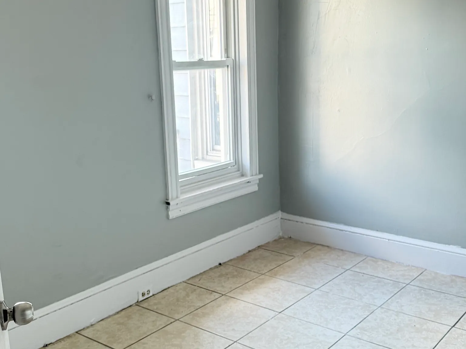 4 bed, 1200 sqft, $1,600 — Photo 2