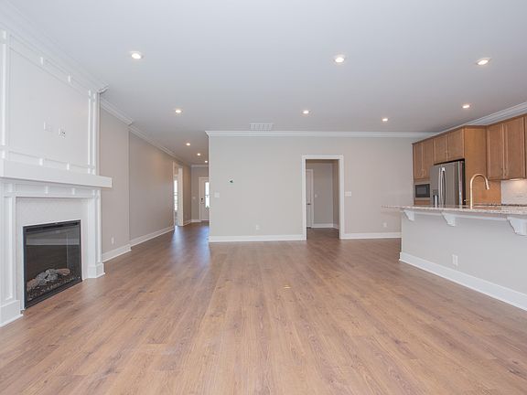 4th image of 7034 Ironwood Cir