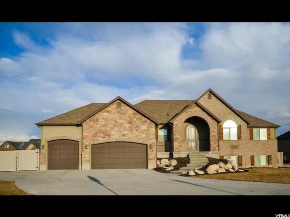 1837 S Doral Dr, Syracuse, UT 84075