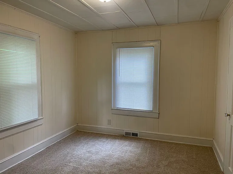 420 N Elm St — Photo 17
