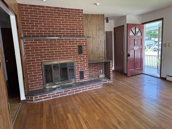 4th image of 903 Gage Street