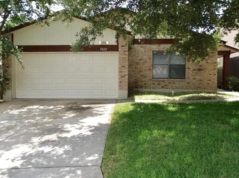 7422 Radford Trl — Photo 2