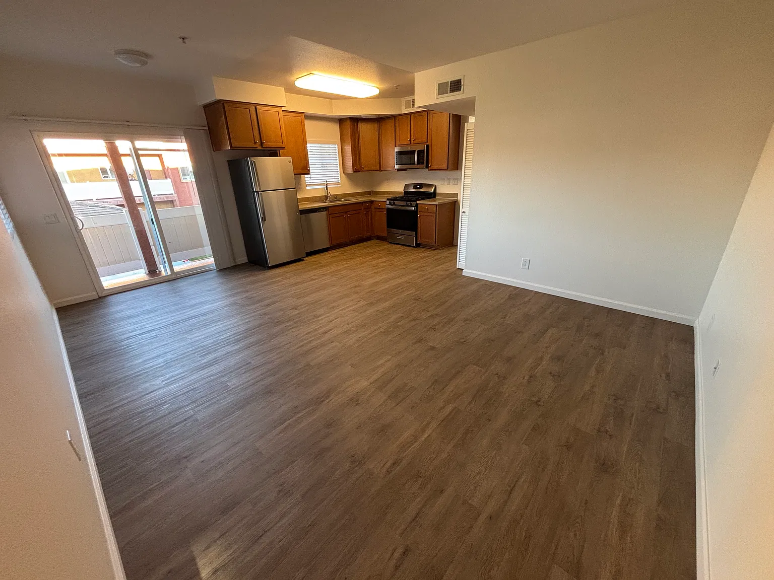 3 bed, 994 sqft, $3,150 — Photo 3