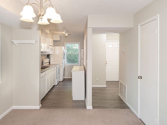 4th image of 127 Kingsbury Dr