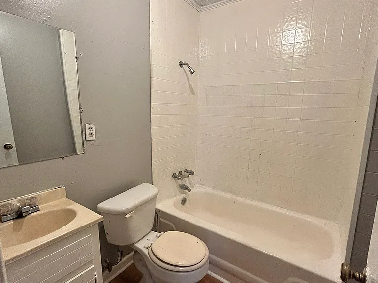 901 E 29th Ave #3 — Photo 5
