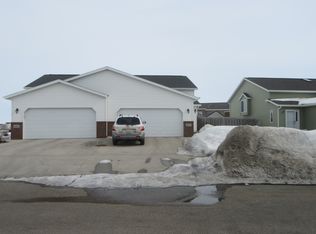 4004 9th St S, Moorhead, MN 56560