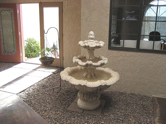 2nd image of 3201 Longview Dr