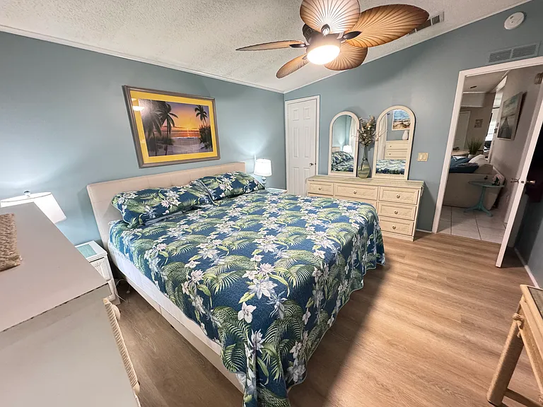 706 Oleander Cir — Photo 3