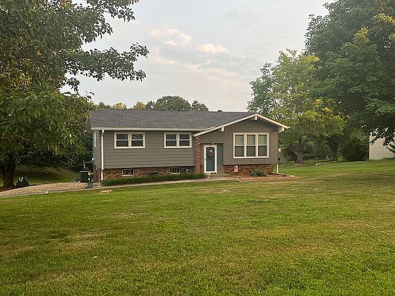 3rd image of 412 Fox Dr