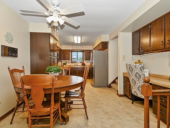 5th image of 16561 Sharon Ct