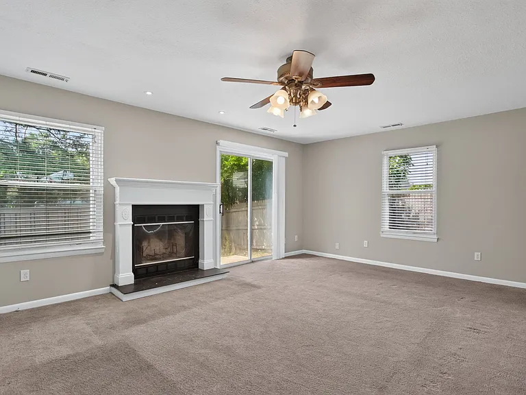 5113 Glenwood Way — Photo 12
