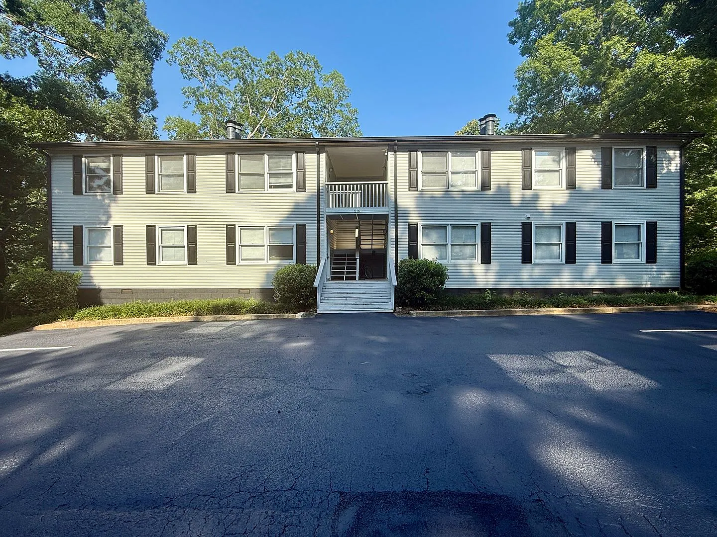 Renovated 2 Bed/2 Bath Unit Across from Vet School in East Athens — Photo 2
