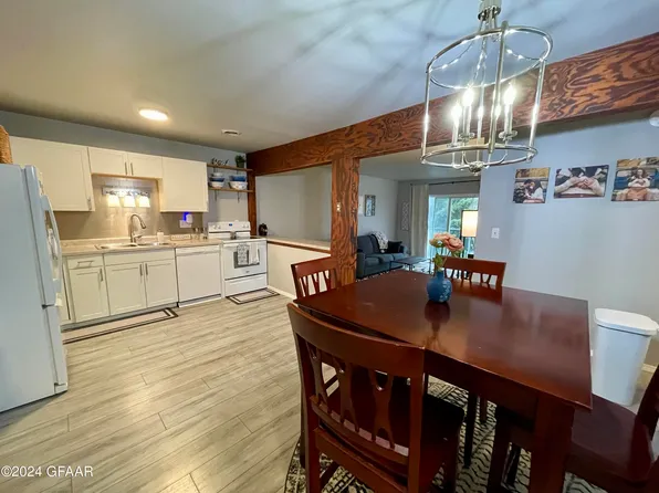 815 Duke Dr APT 334, Grand Forks, ND 58201