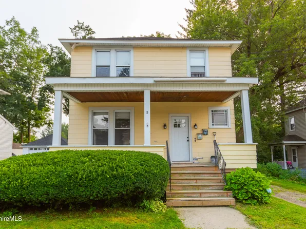 19 Harding St, Pittsfield, MA 01201