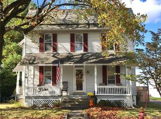 27 E Broad St, Trumbauersville, PA 18970