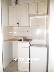 Rented by R New York