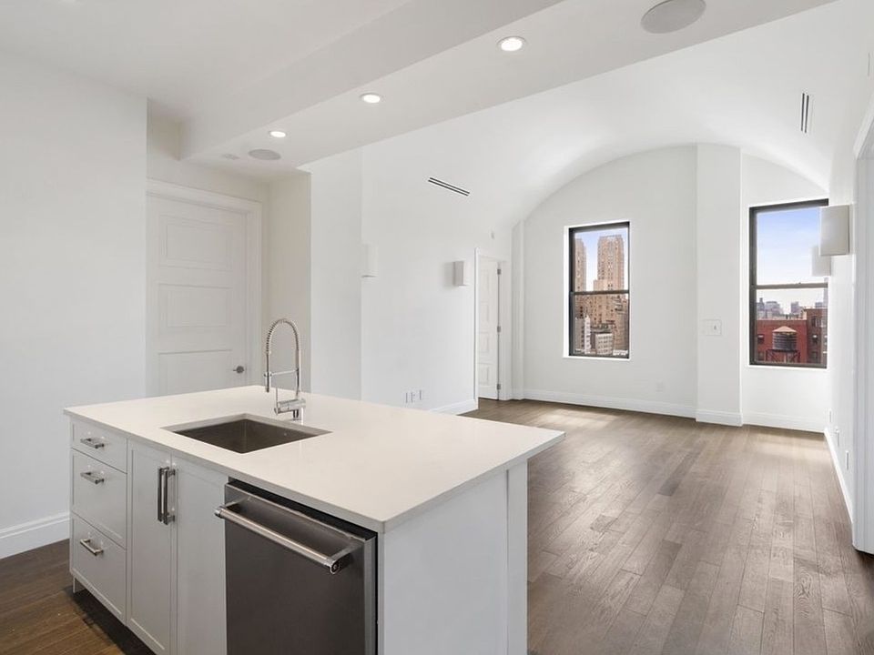1st image of 154 W 70th St Penthouse P