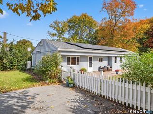 13 Woodlawn Avenue, Waterford, CT 06385