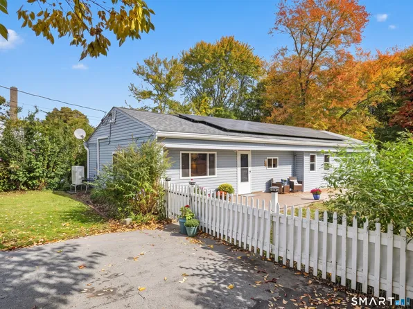 13 Woodlawn Avenue, Waterford, CT 06385