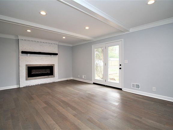 4th image of 504 Hillrose Dr