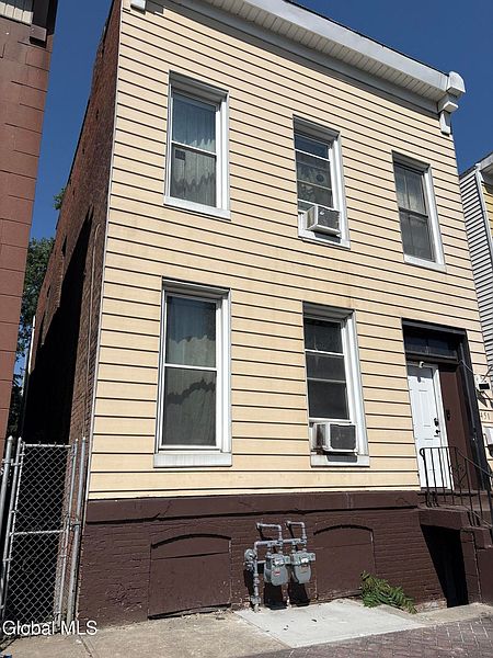 3rd image of 451 3rd Street