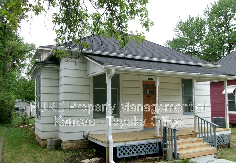1823 SW 2nd St — Photo 1
