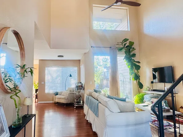 4569 Lambeth Ct, Carlsbad, CA 92010