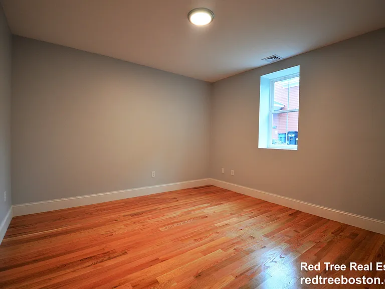 18 Murdock St — Photo 8