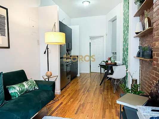 Rented by City Connections Realty | media 4