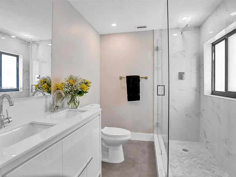 9101 N Bayshore Dr — Photo 30
