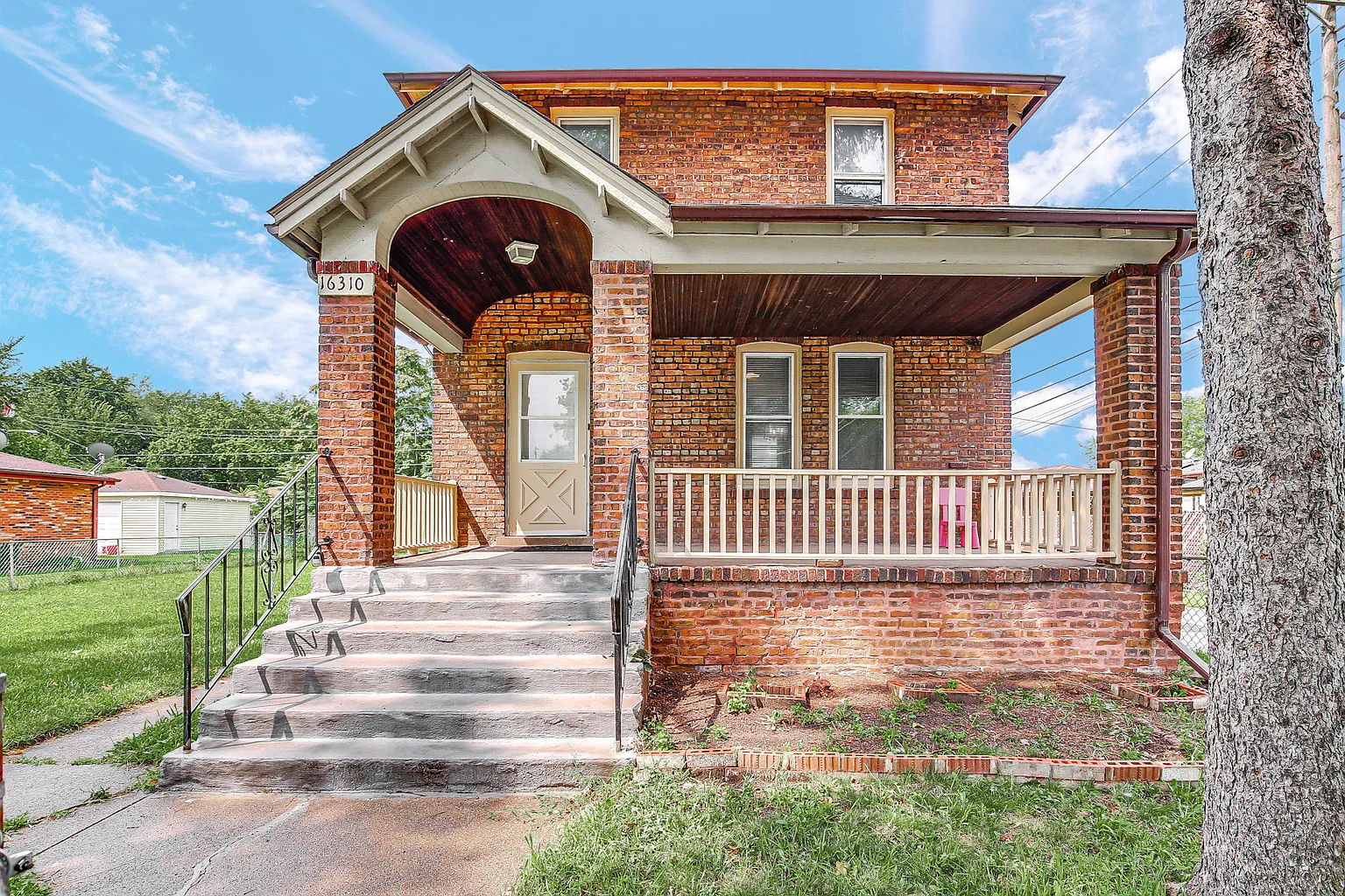 16310 Carse Ave photo 1
