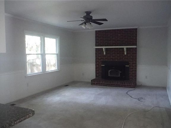 2nd image of 320 Lakeland Dr